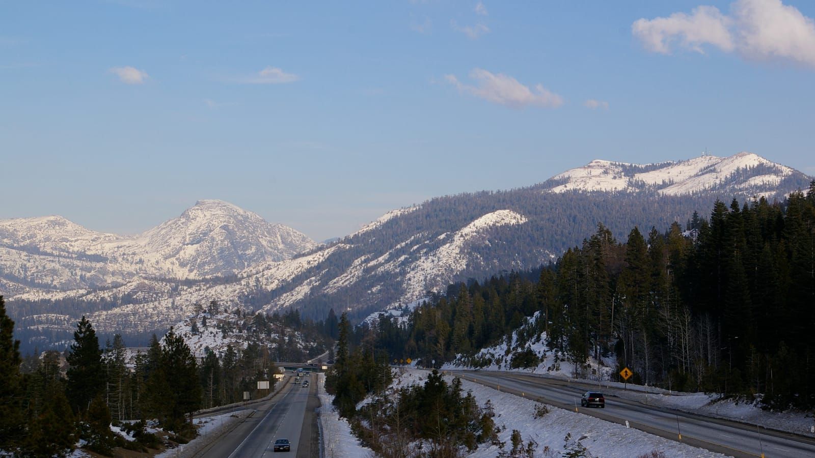 I-80 in snow on the western climb to Donner Summit